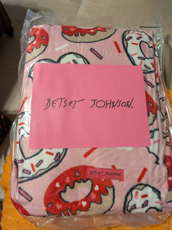 Betsey Johnson Other - Betsey Johnson Pink Donut Print Fleece Throw